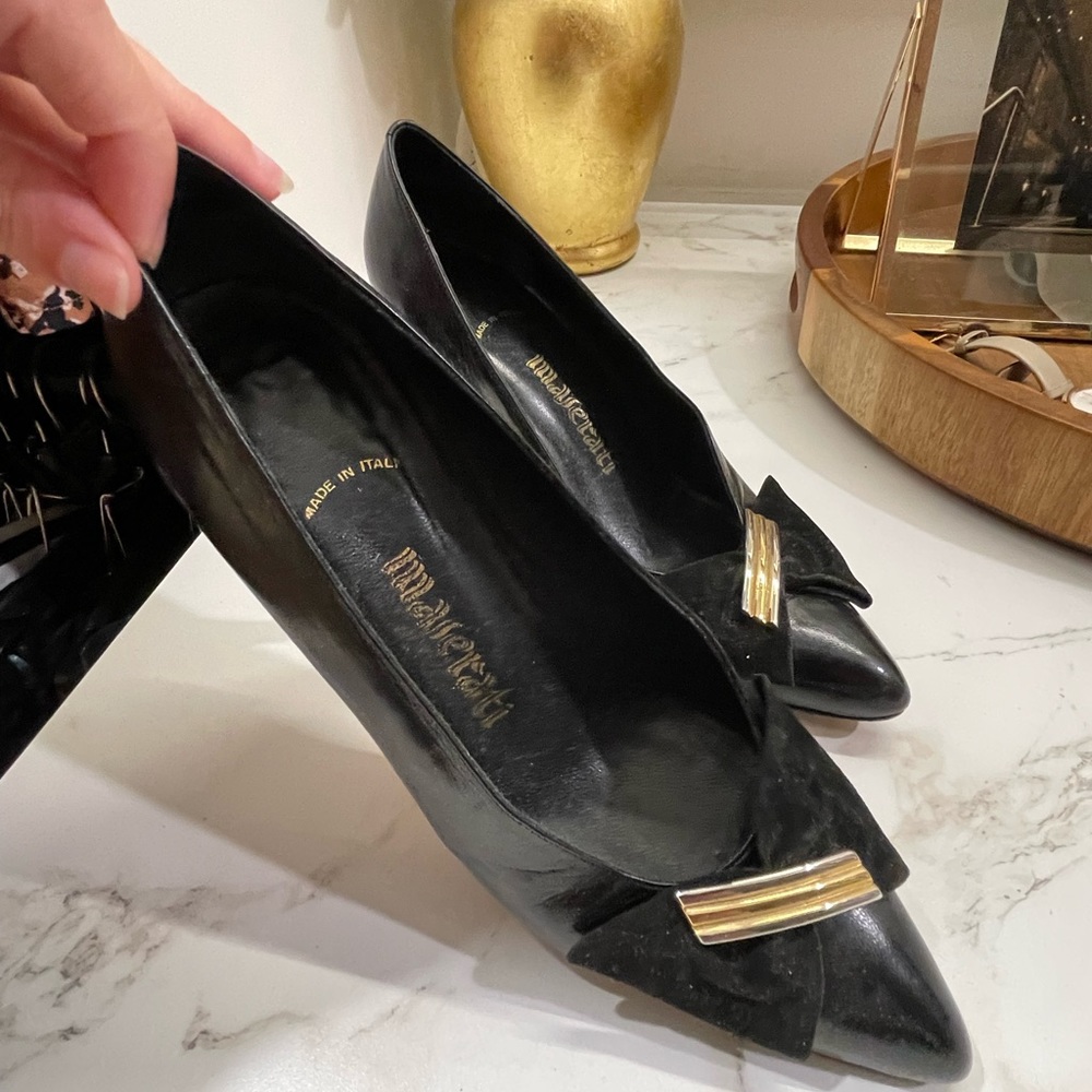 L Maserati Black Pumps with Gold Detail/Bow